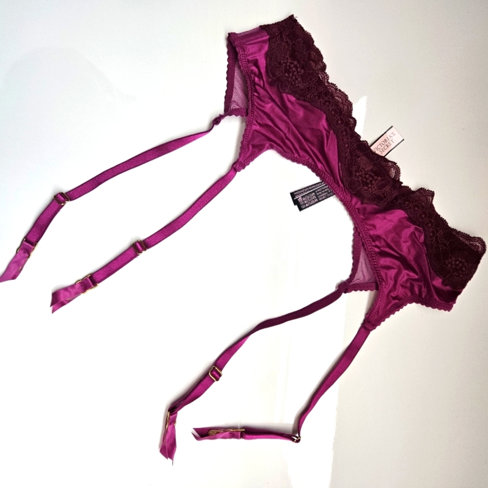 Victoria's Secret - Very Sexy Garter Belt Burgundy (Size M/L) – New with Tags